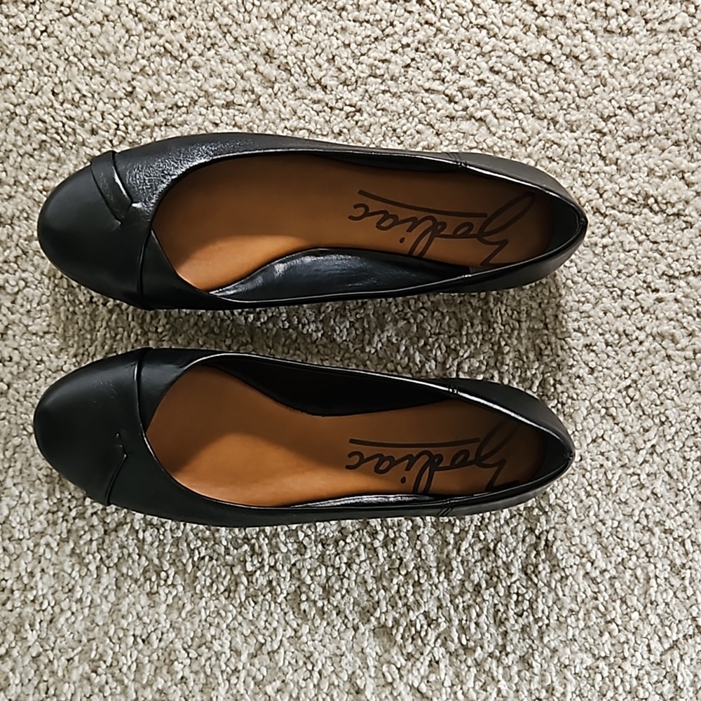 EUC Size 9M, Zodiac Black Ballerina Flat